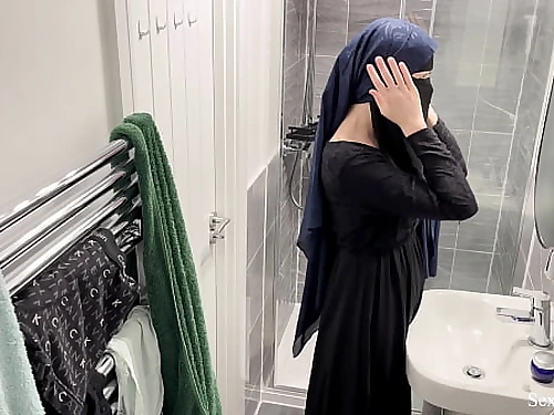 OMG! I didn&#039;t know arab women do that. I caught a Muslim arab doll in hijab fapping in the shower.