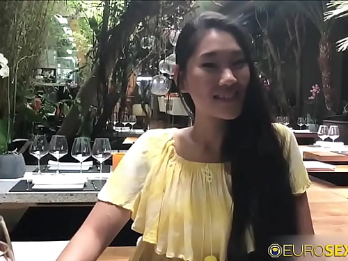 Skinny hot Chinese tourist pulverizes white man she just met in a hotel lobby