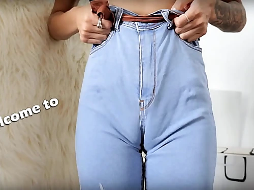 What an Astounding Ax Cameltoe in Taut Jeans and Flawless Ass! Longue Tongue! Superb Honey