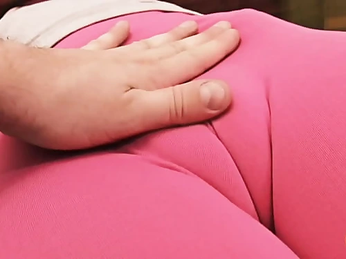 Cameltoe Hoe Teen Has Big Plump Butt In Cock-squeezing Lycra Leggings.