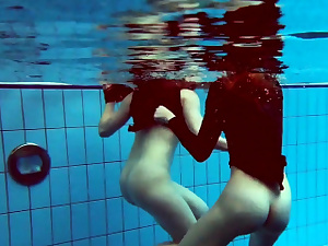 Diana and Simonna sizzling lesbians underwater